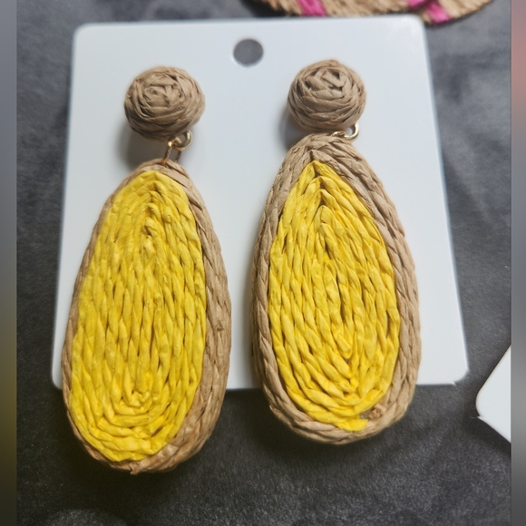 💛 Soft Yellow And Brown Raffia Earrings 💛 - Picture 4 of 12